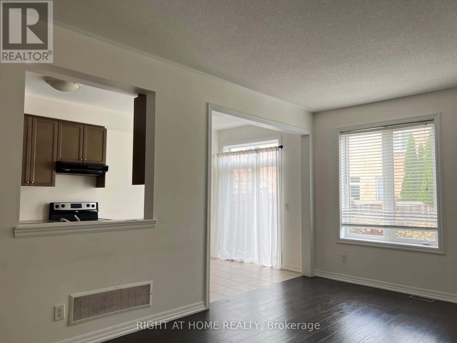 15 AIRD COURT — Milton (SC Scott), Ontario - Photo 4 of 9