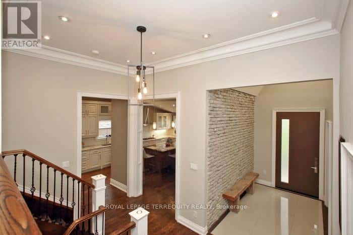 353 KINGSVIEW DRIVE — Caledon (Bolton North), Ontario - Photo 4 of 33