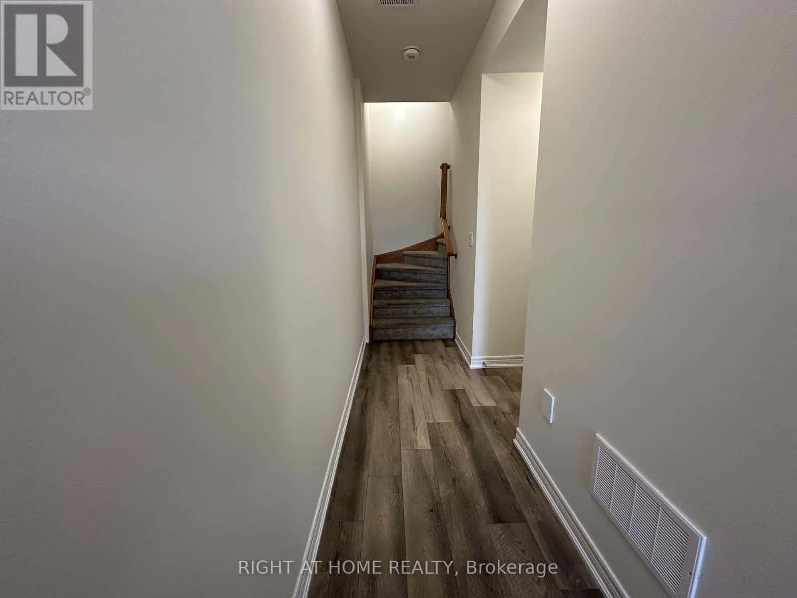 22 - 40 ZINFANDEL DRIVE — Hamilton (Fruitland), Ontario - Photo 5 of 25