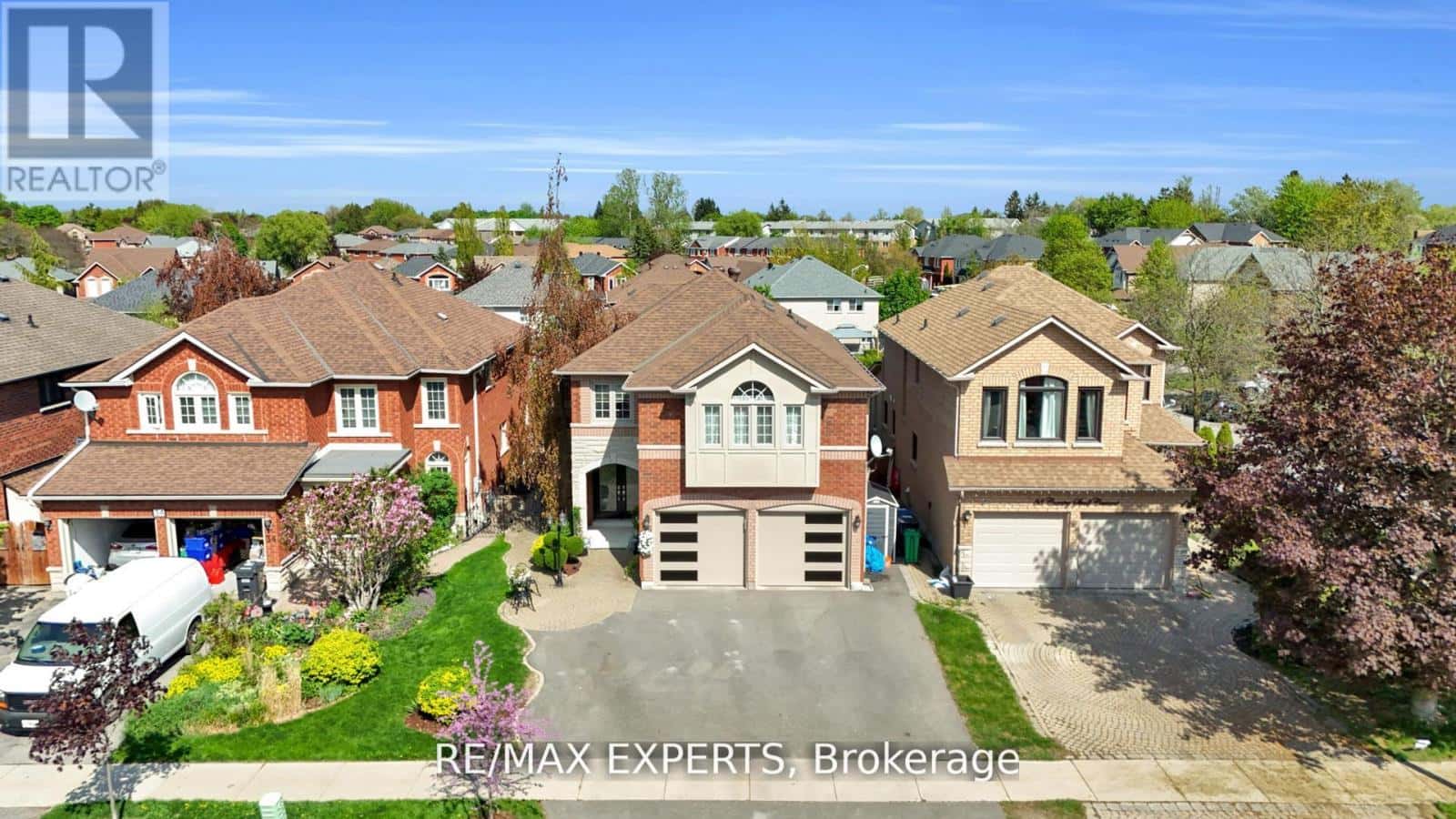 36 COUNTRY STROLL CRESCENT — Caledon (Bolton West), Ontario - Photo 2 of 49