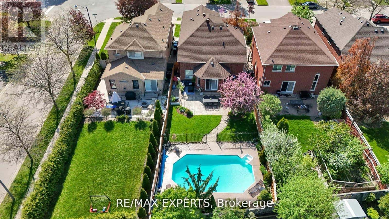 36 COUNTRY STROLL CRESCENT — Caledon (Bolton West), Ontario - Photo 3 of 49