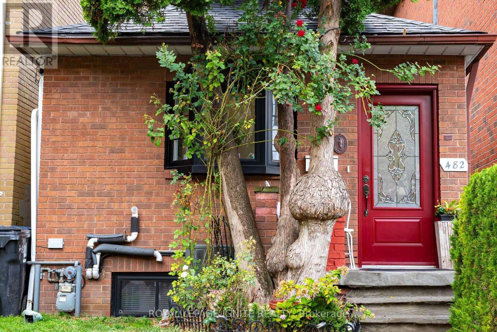 482 MCROBERTS AVENUE — Toronto (Caledonia-Fairbank), Ontario - Photo 2 of 32