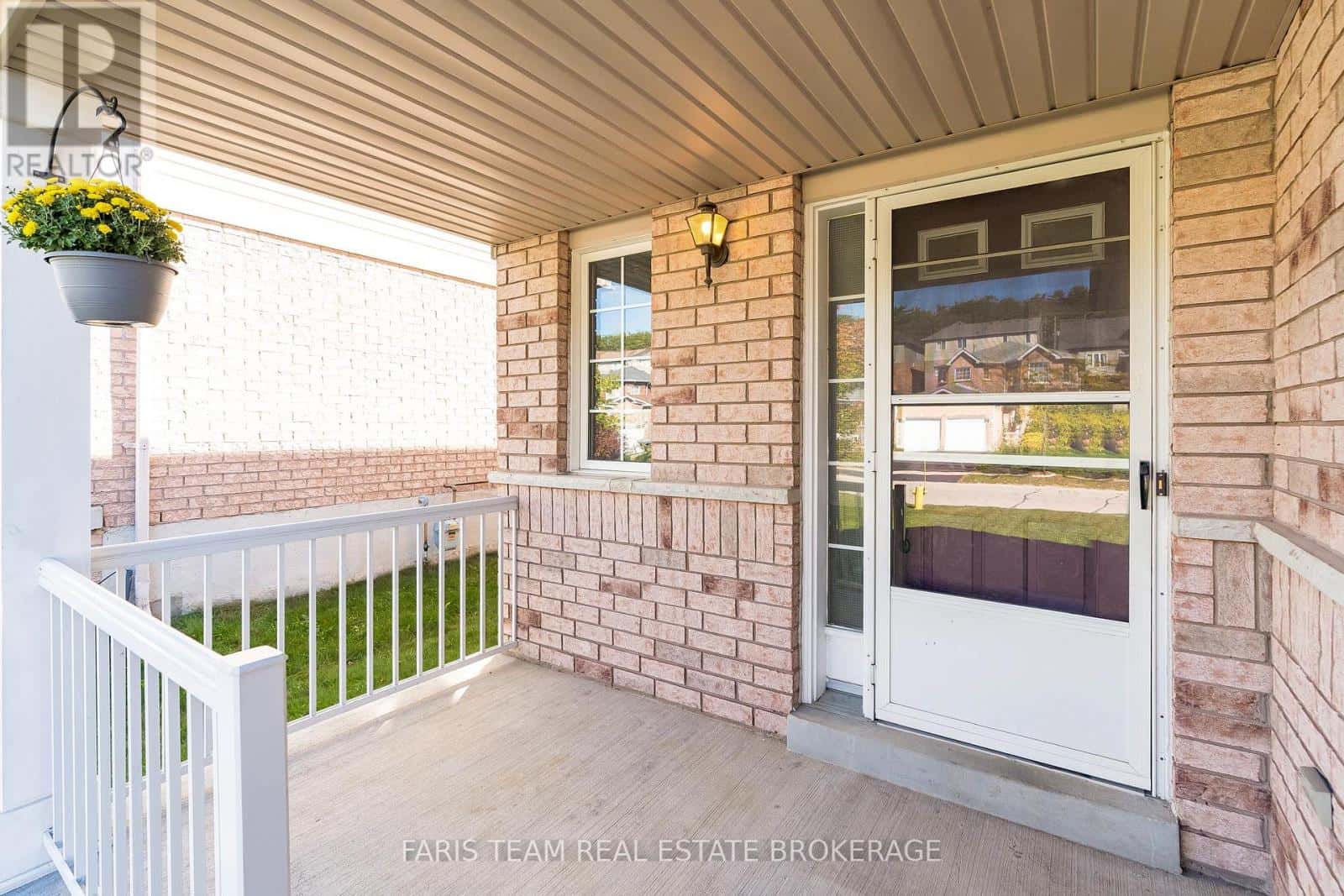 33 BIRD STREET — Barrie (Edgehill Drive), Ontario - Photo 3 of 32