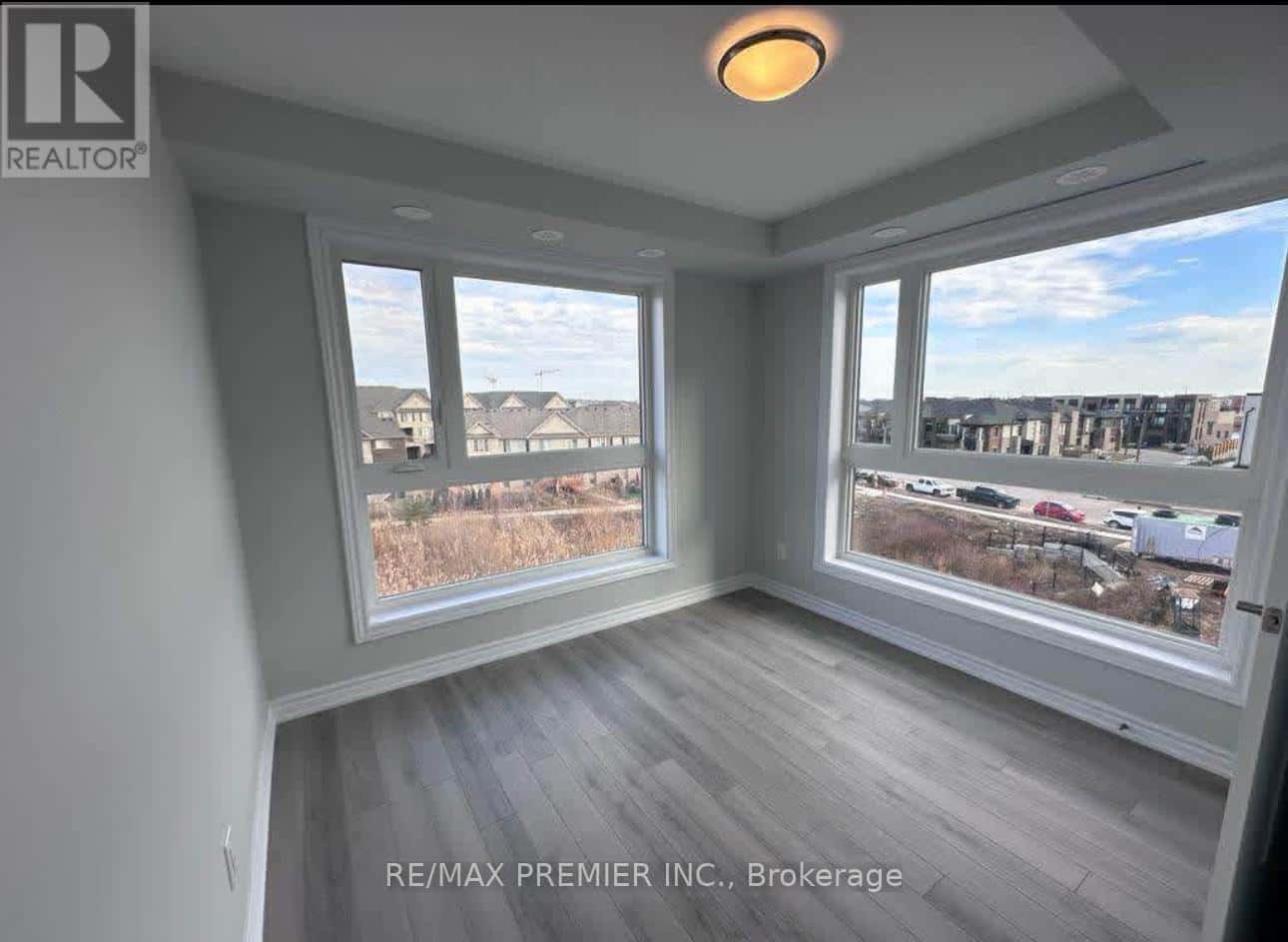 345 - 349 WHEAT BOOM DRIVE — Oakville (OA Rural Oakville), Ontario - Photo 3 of 14