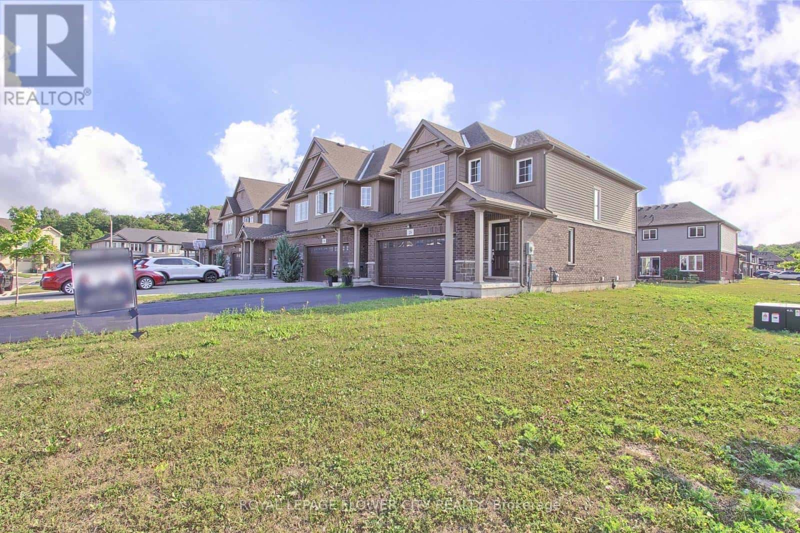 28 WILKERSON STREET — Thorold (Hurricane/Merrittville), Ontario - Photo 3 of 39