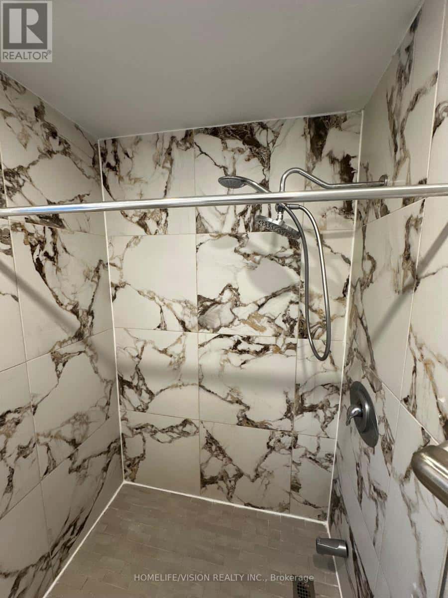 3 - 238 GLEBEMOUNT AVENUE — Toronto (Danforth Village-East York), Ontario - Photo 4 of 11