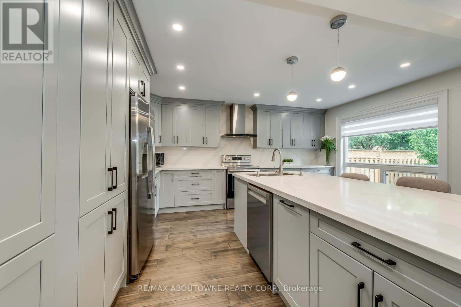 1097 GRANDEUR CRESCENT — Oakville (WC Wedgewood Creek), Ontario - Photo 2 of 50