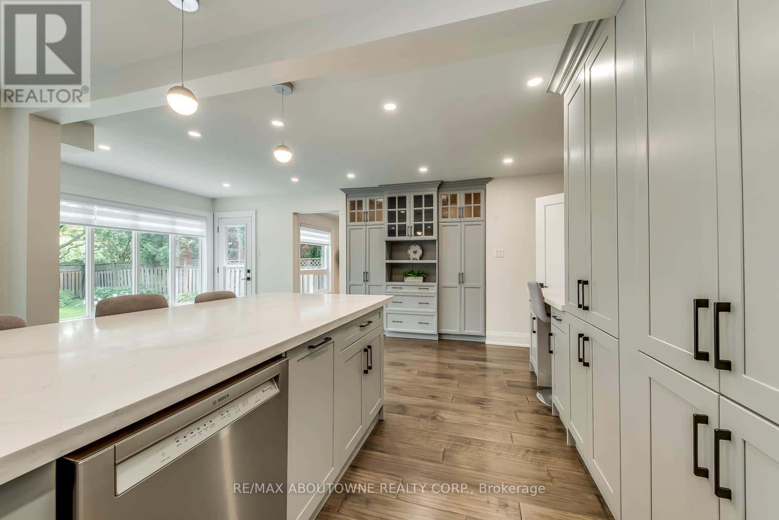 1097 GRANDEUR CRESCENT — Oakville (WC Wedgewood Creek), Ontario - Photo 4 of 50