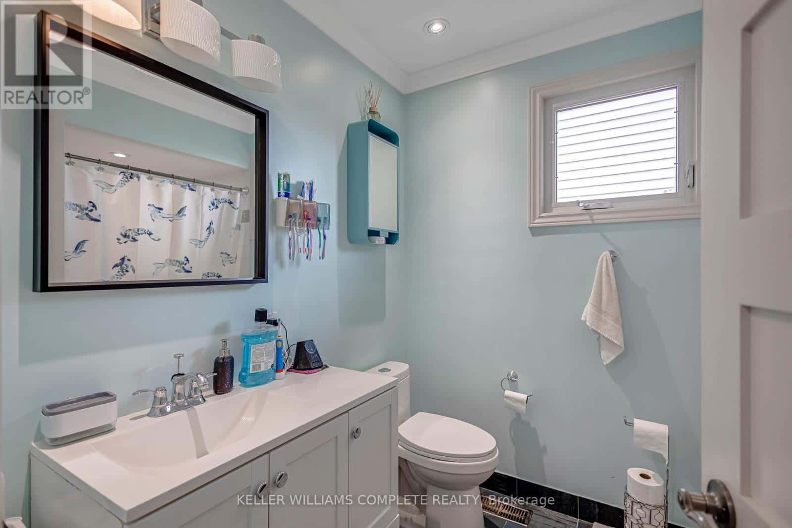 18 ROSEWELL STREET — Hamilton (Randall), Ontario - Photo 2 of 48