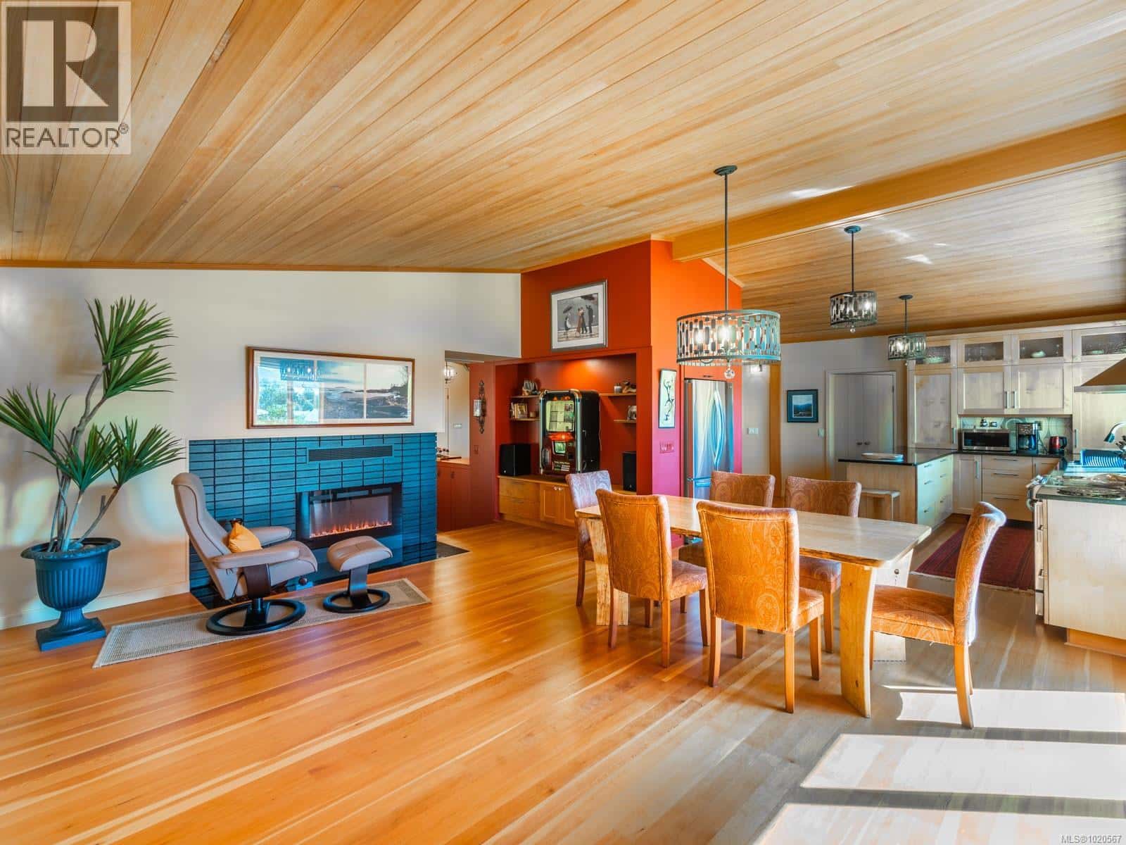 410 17th Ave — Sointula, British Columbia - Photo 3 of 93