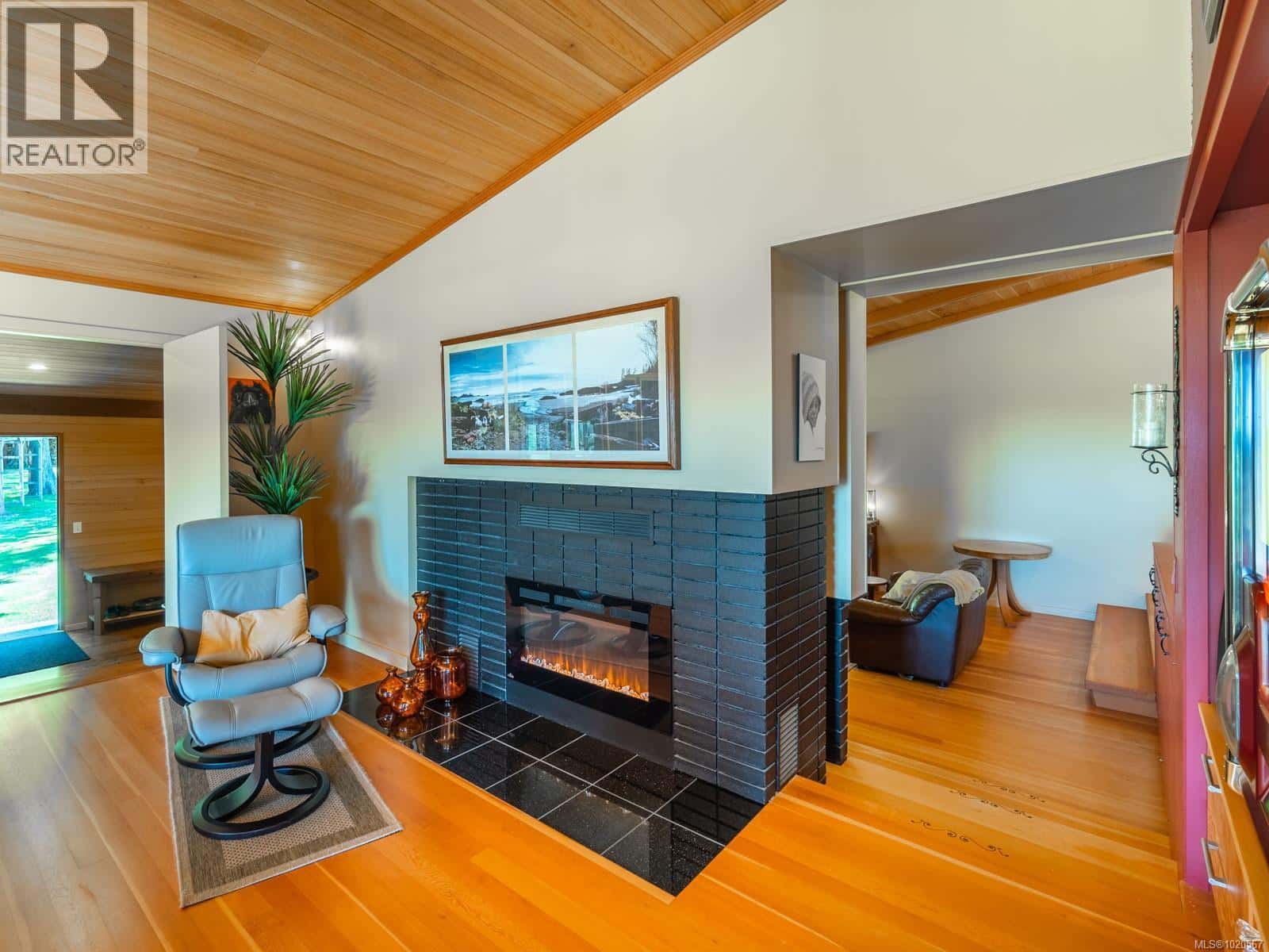 410 17th Ave — Sointula, British Columbia - Photo 4 of 93