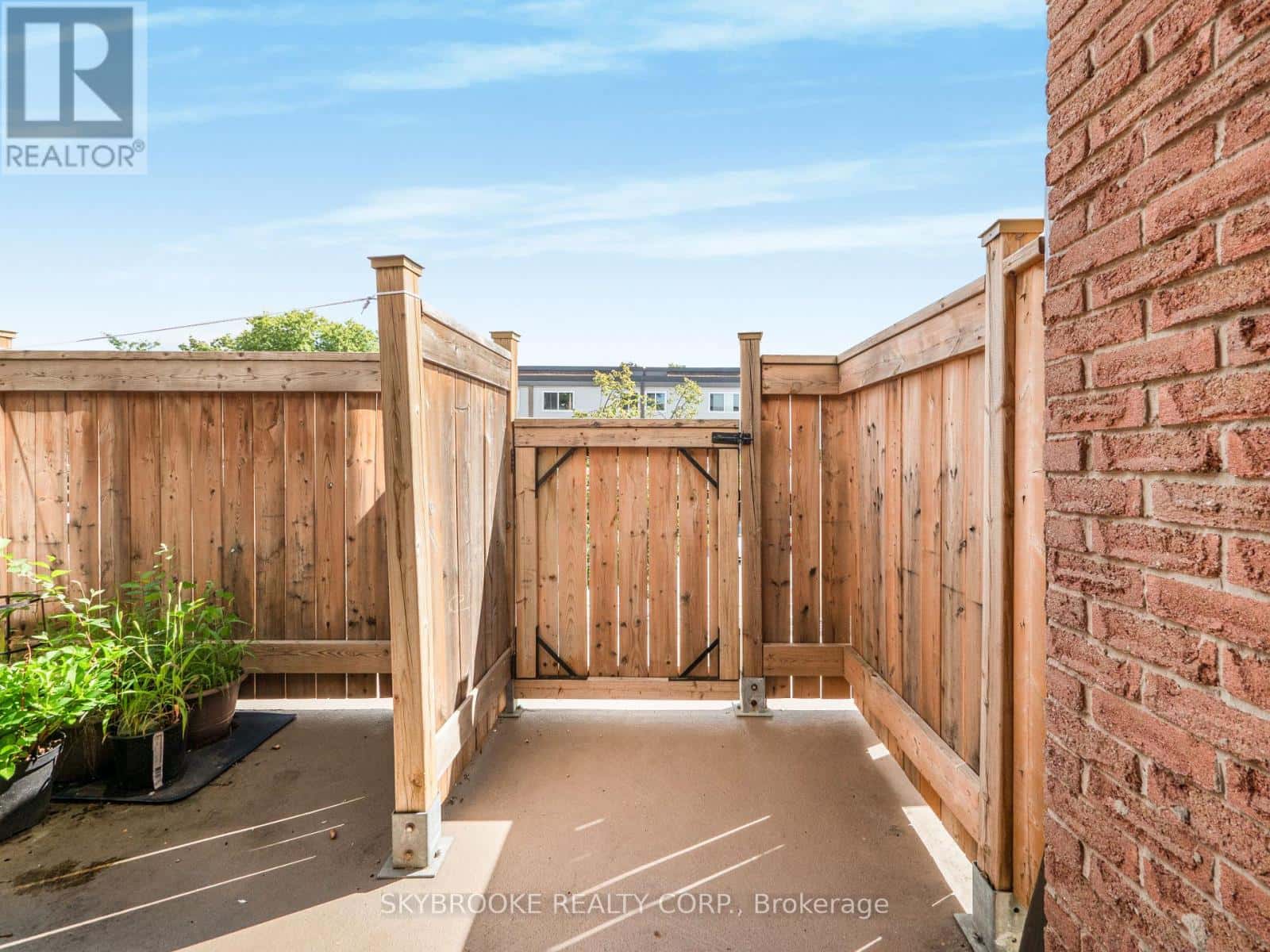 118 - 244 MILESTONE CRESCENT — Aurora (Aurora Village), Ontario - Photo 3 of 39