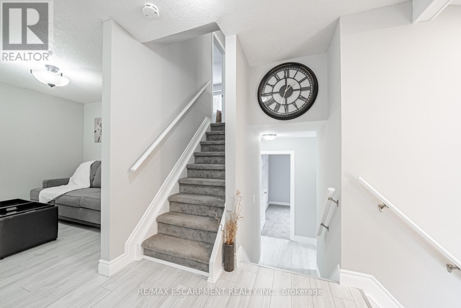 12 QUINLAN COURT — Hamilton (Quinndale), Ontario - Main photo