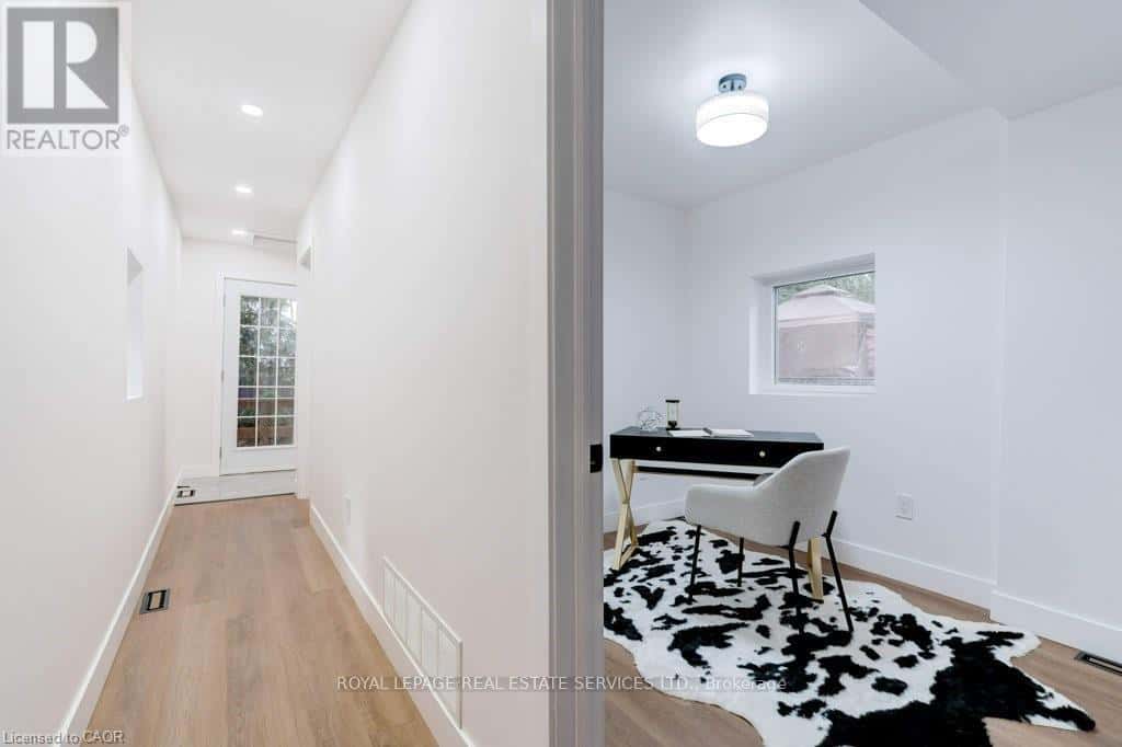 8 WHITFIELD AVENUE — Hamilton (Industrial Sector), Ontario - Photo 4 of 20