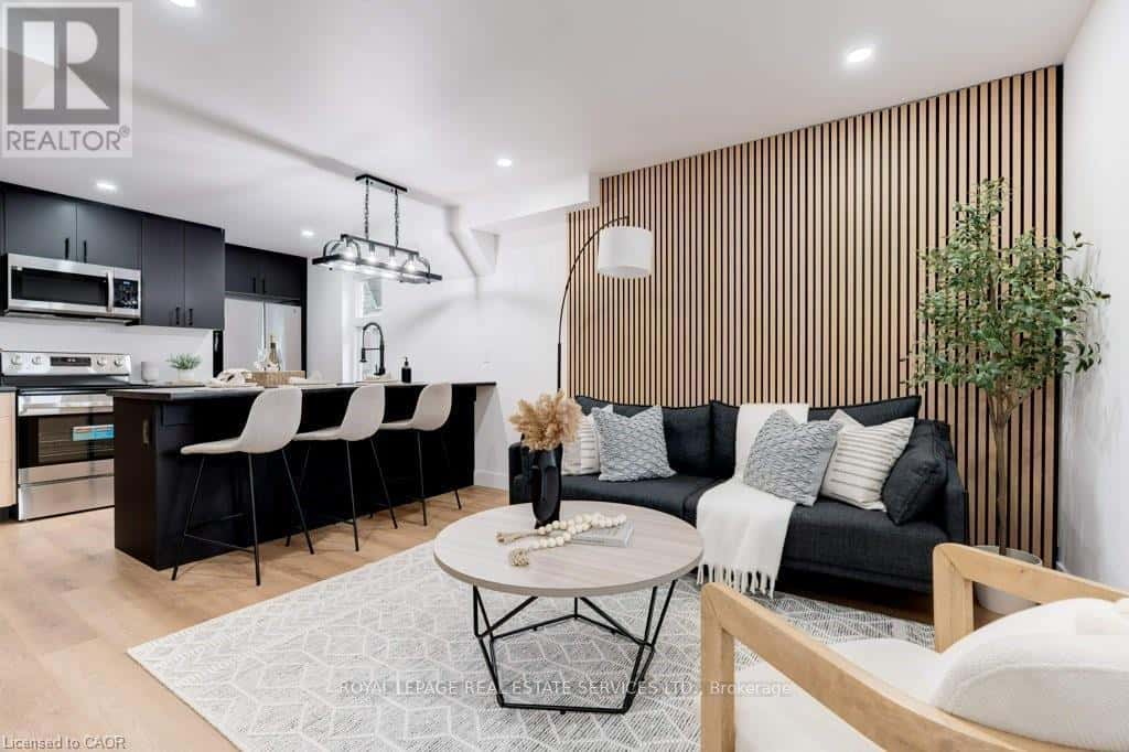 8 WHITFIELD AVENUE — Hamilton (Industrial Sector), Ontario - Photo 5 of 20