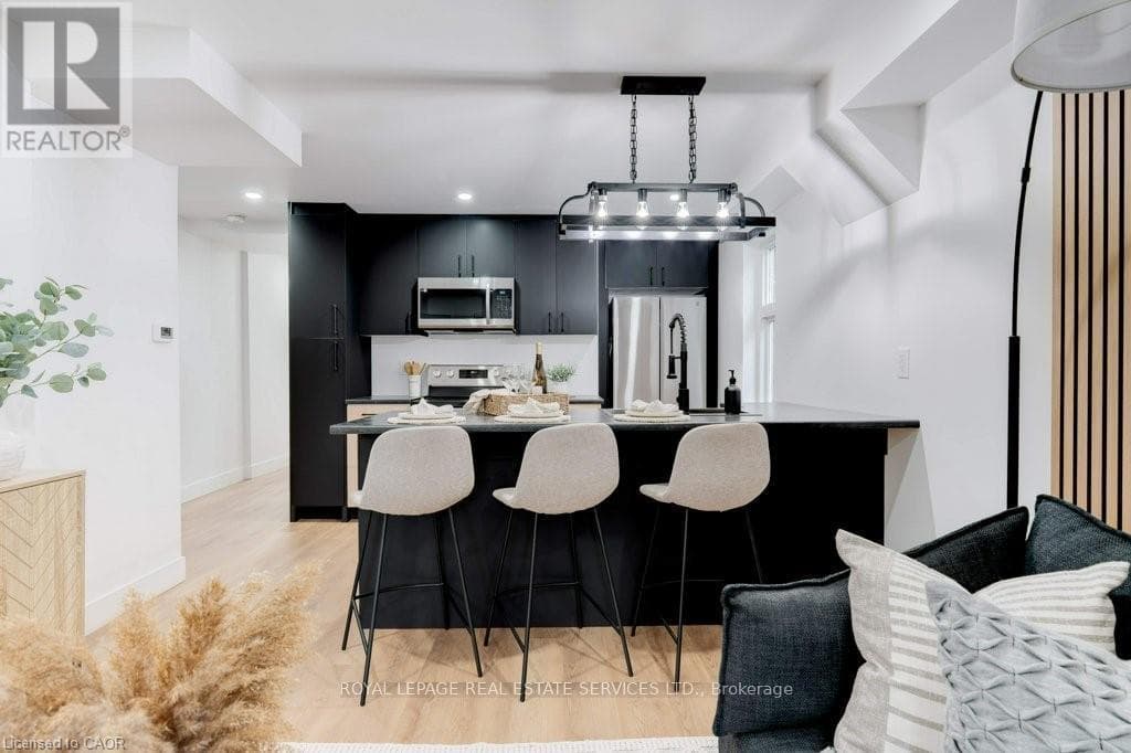 8 WHITFIELD AVENUE — Hamilton (Industrial Sector), Ontario - Main photo