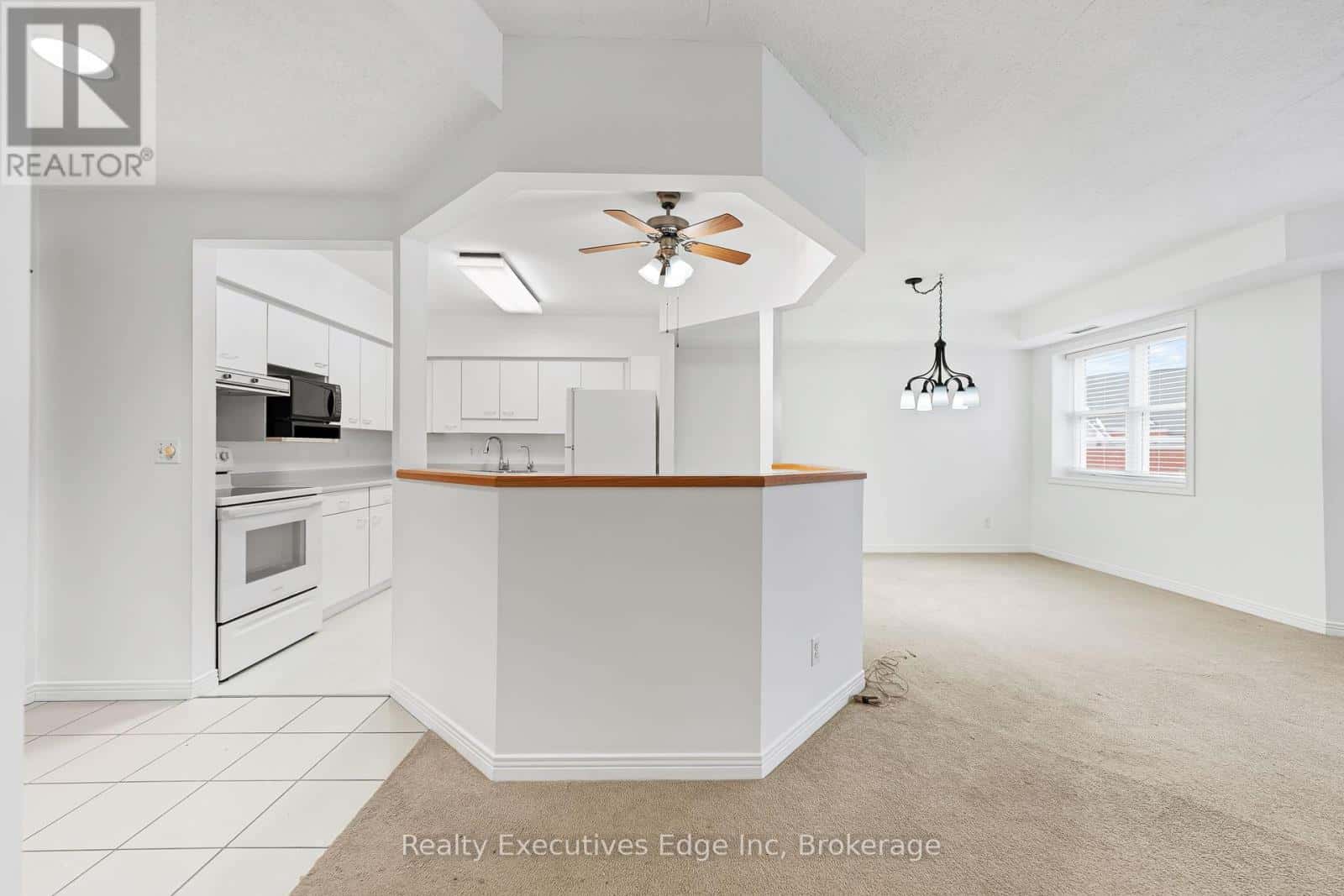 205 - 208 SILVERCREEK PARKWAY N — Guelph (Junction/Onward Willow), Ontario - Photo 3 of 50