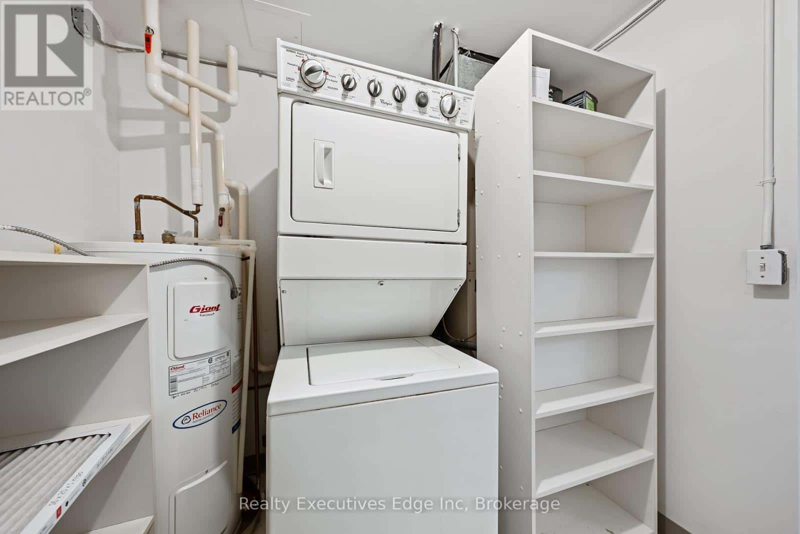 205 - 208 SILVERCREEK PARKWAY N — Guelph (Junction/Onward Willow), Ontario - Photo 5 of 50