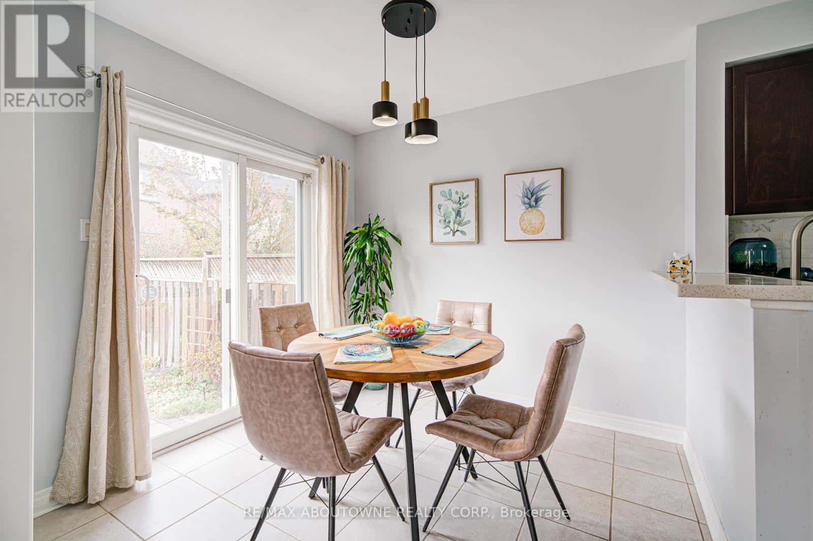 404 KITTRIDGE ROAD — Oakville (WC Wedgewood Creek), Ontario - Photo 4 of 48