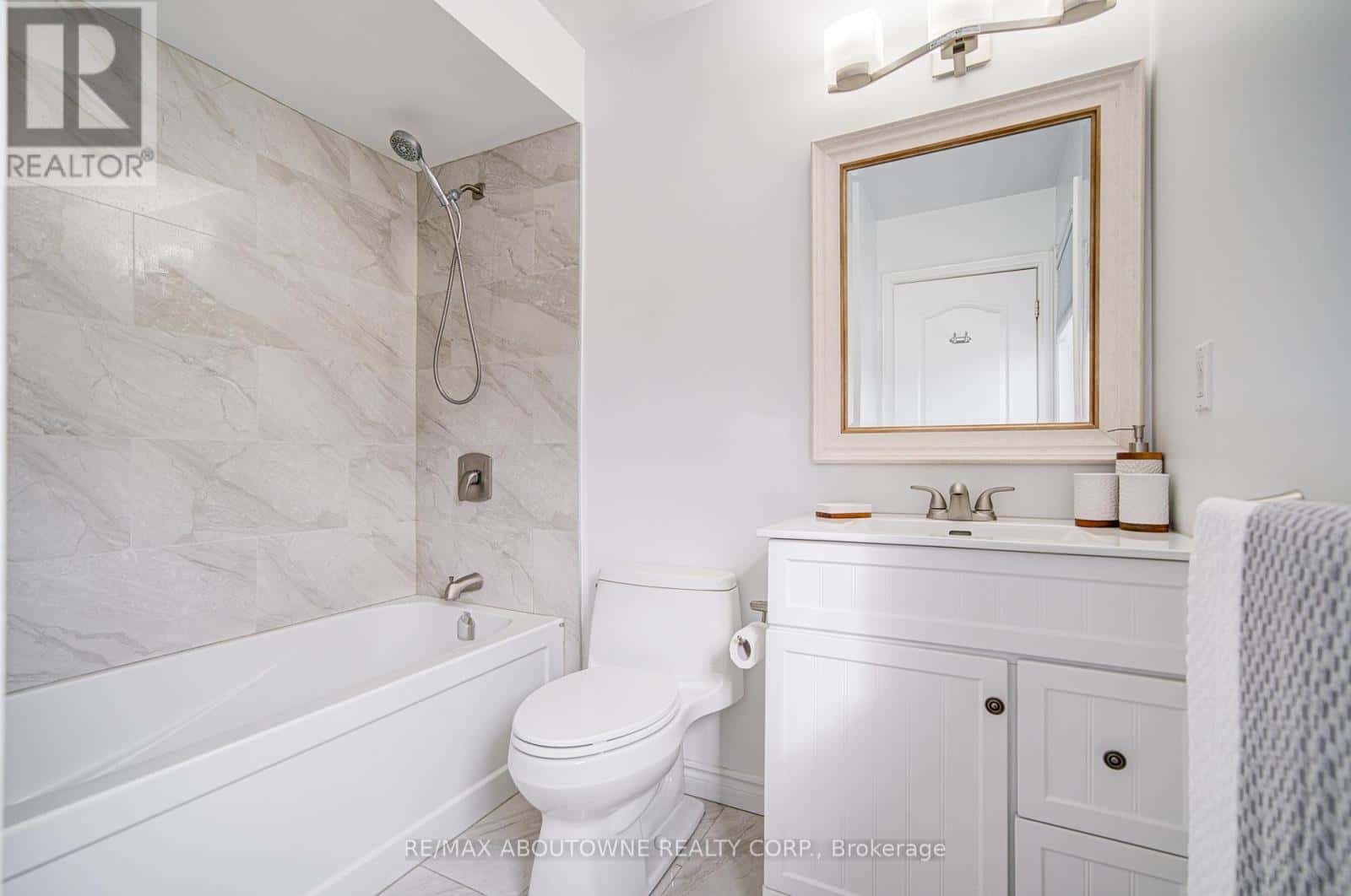 404 KITTRIDGE ROAD — Oakville (WC Wedgewood Creek), Ontario - Photo 5 of 48