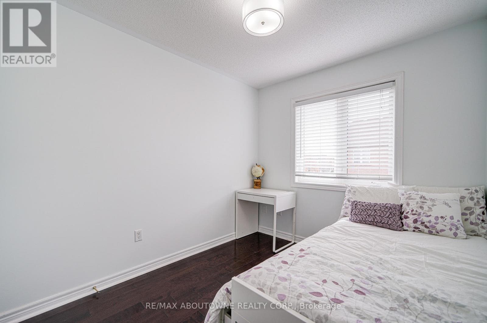 404 KITTRIDGE ROAD — Oakville (WC Wedgewood Creek), Ontario - Main photo