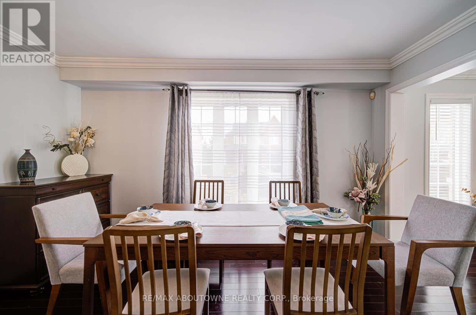 404 KITTRIDGE ROAD — Oakville (WC Wedgewood Creek), Ontario - Photo 2 of 48