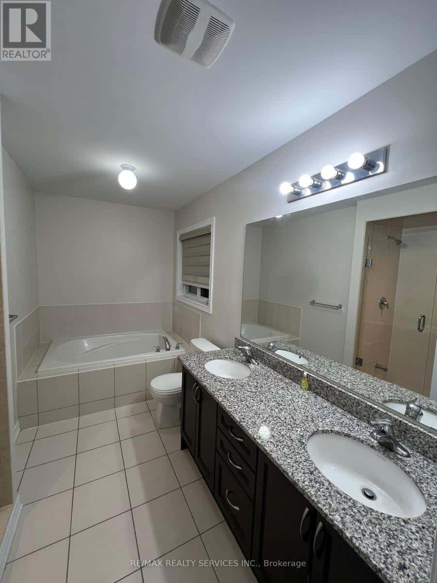 20 GEORGE GRAY DRIVE — Brampton (Sandringham-Wellington North), Ontario - Photo 3 of 15