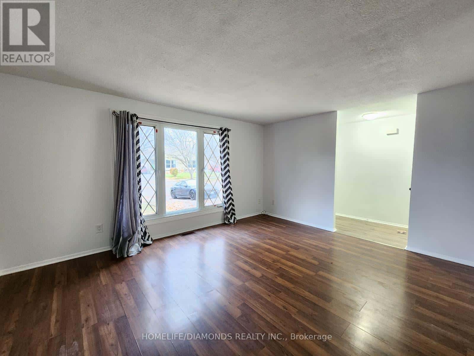 UPPER - 5 CALCOTT COURT — Thorold (Confederation Heights), Ontario - Photo 4 of 15