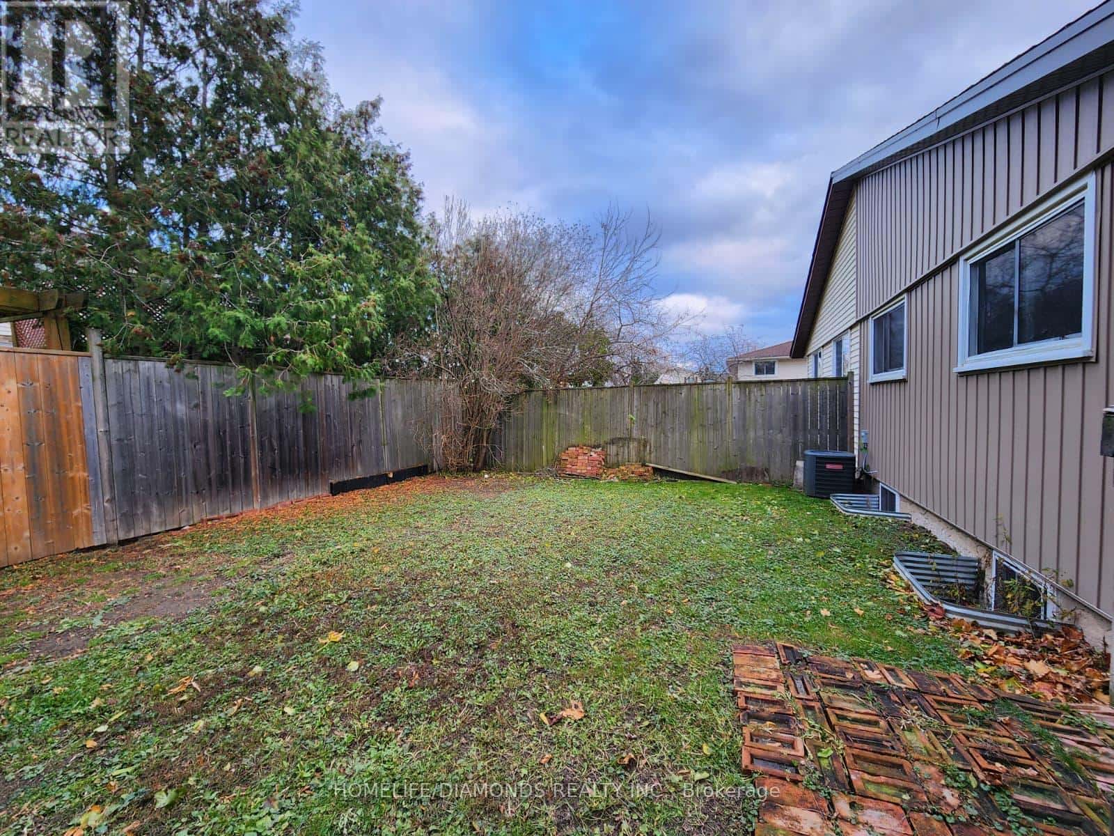 LOWER - 5 CALCOTT COURT — Thorold (Confederation Heights), Ontario - Photo 4 of 16