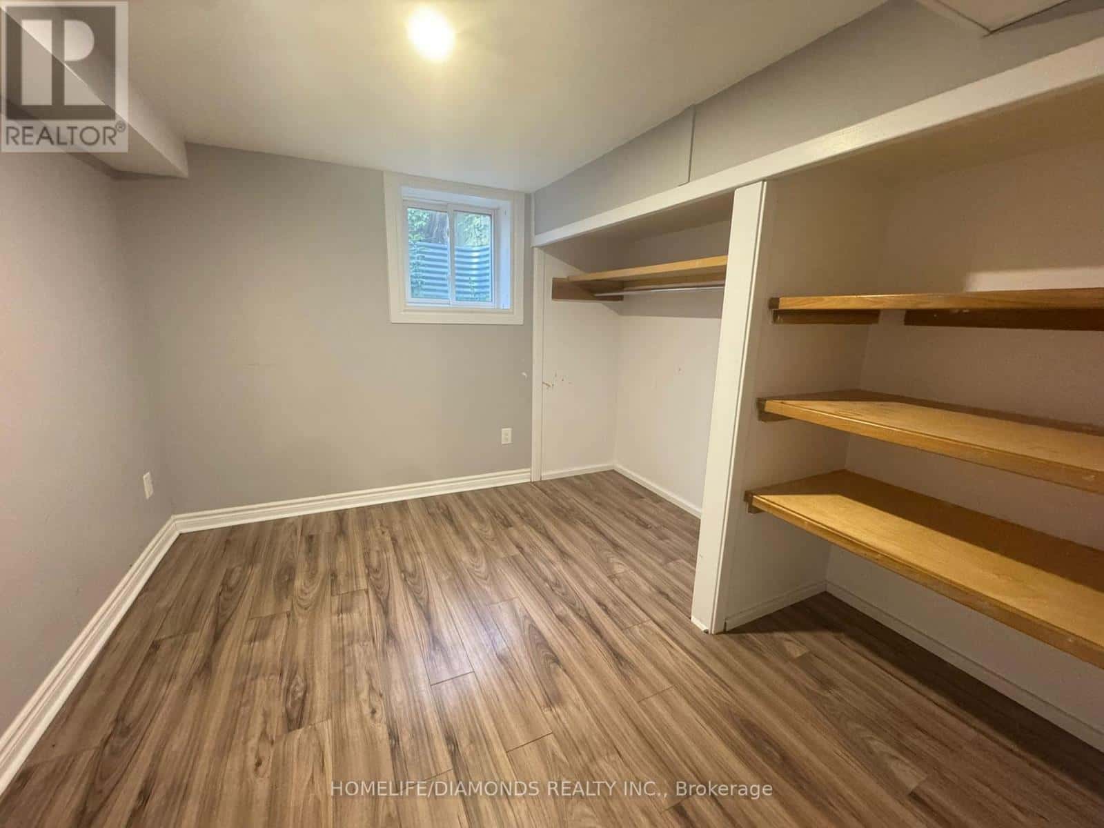 LOWER - 5 CALCOTT COURT — Thorold (Confederation Heights), Ontario - Photo 3 of 16