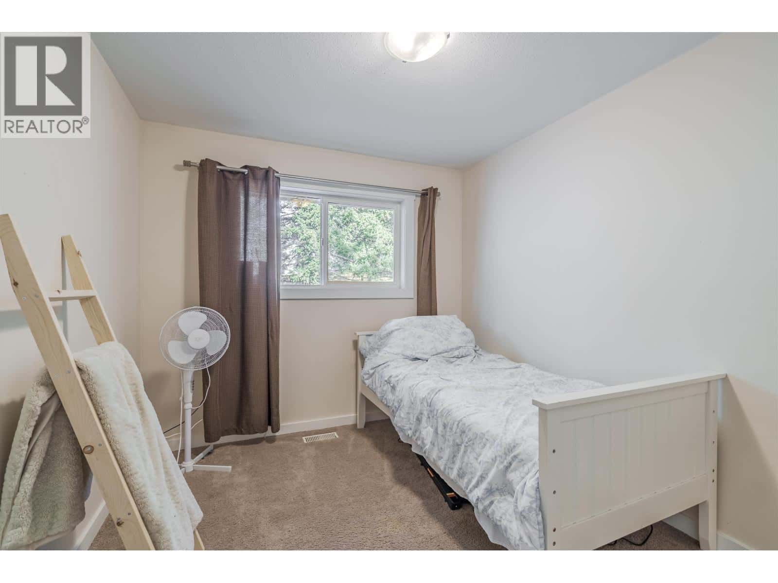 5423 KITSUM COURT — 108 Mile Ranch, British Columbia - Photo 3 of 32