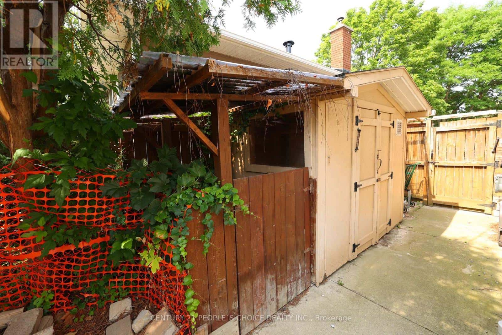 UPPER - 608 THORNWOOD AVENUE — Burlington (Roseland), Ontario - Photo 4 of 43