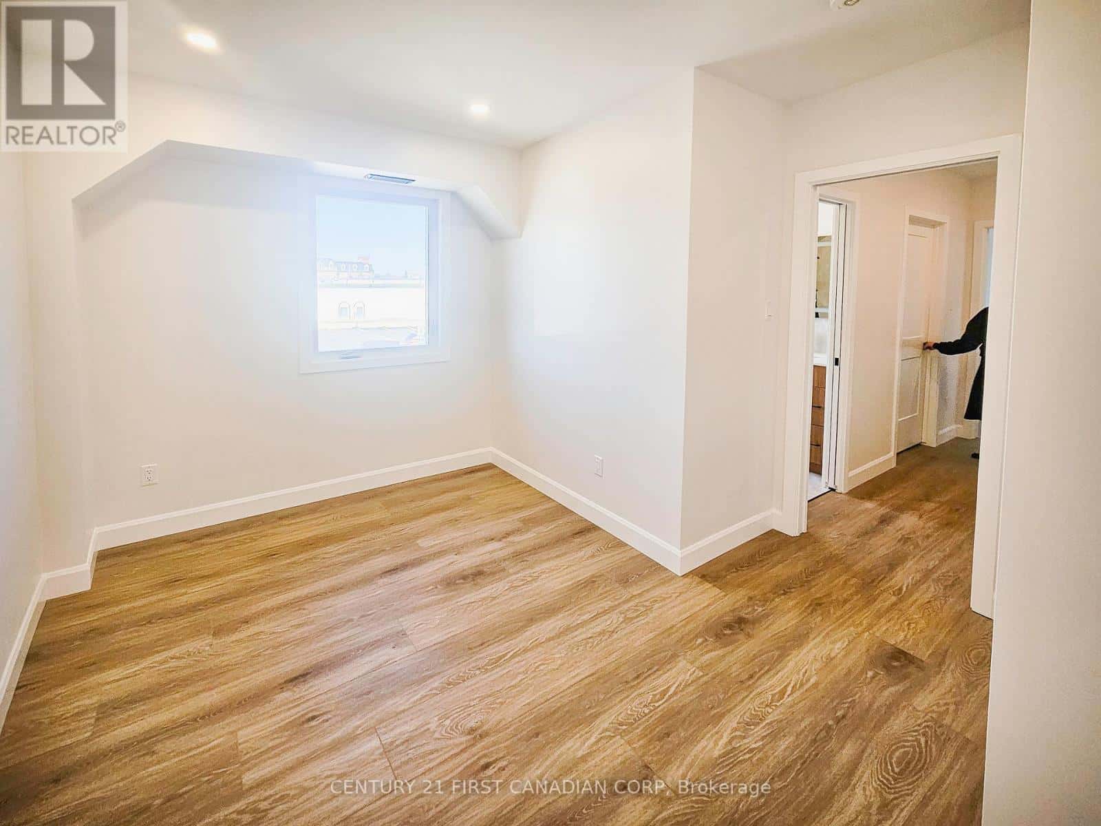 UNIT 4 - 857 DUNDAS STREET — London East (East L), Ontario - Photo 2 of 16