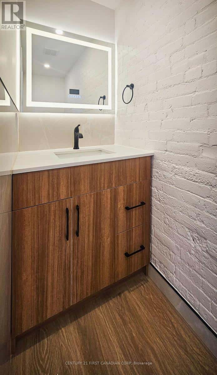 UNIT 4 - 857 DUNDAS STREET — London East (East L), Ontario - Photo 5 of 16