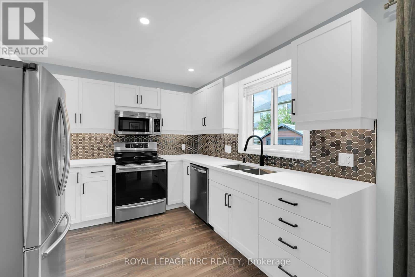 80 MCBRIDE DRIVE — St. Catharines (Rykert/Vansickle), Ontario - Photo 3 of 47