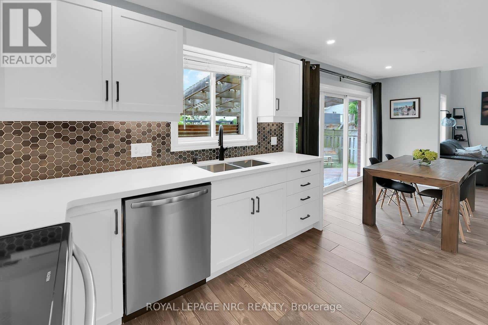 80 MCBRIDE DRIVE — St. Catharines (Rykert/Vansickle), Ontario - Photo 2 of 47