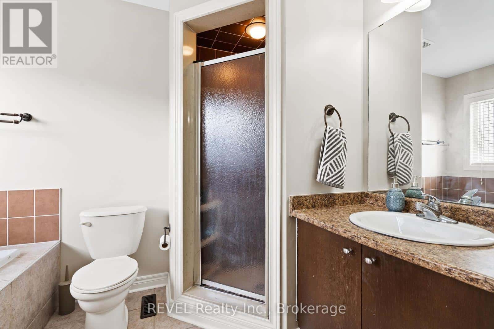 25 COLONEL LYALL STREET — St. Catharines (Secord Woods), Ontario - Photo 3 of 37