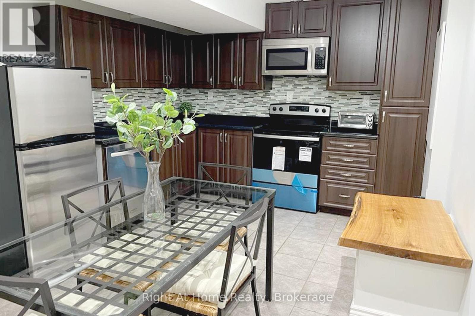 LOWER - 126 DUNCAN LANE — Milton (SC Scott), Ontario - Main photo