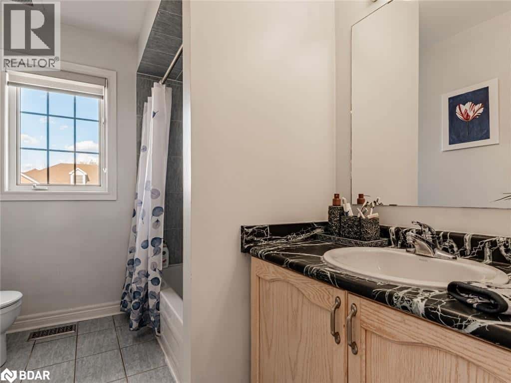 129 FLAGSTONE Way — Newmarket, Ontario - Photo 3 of 36