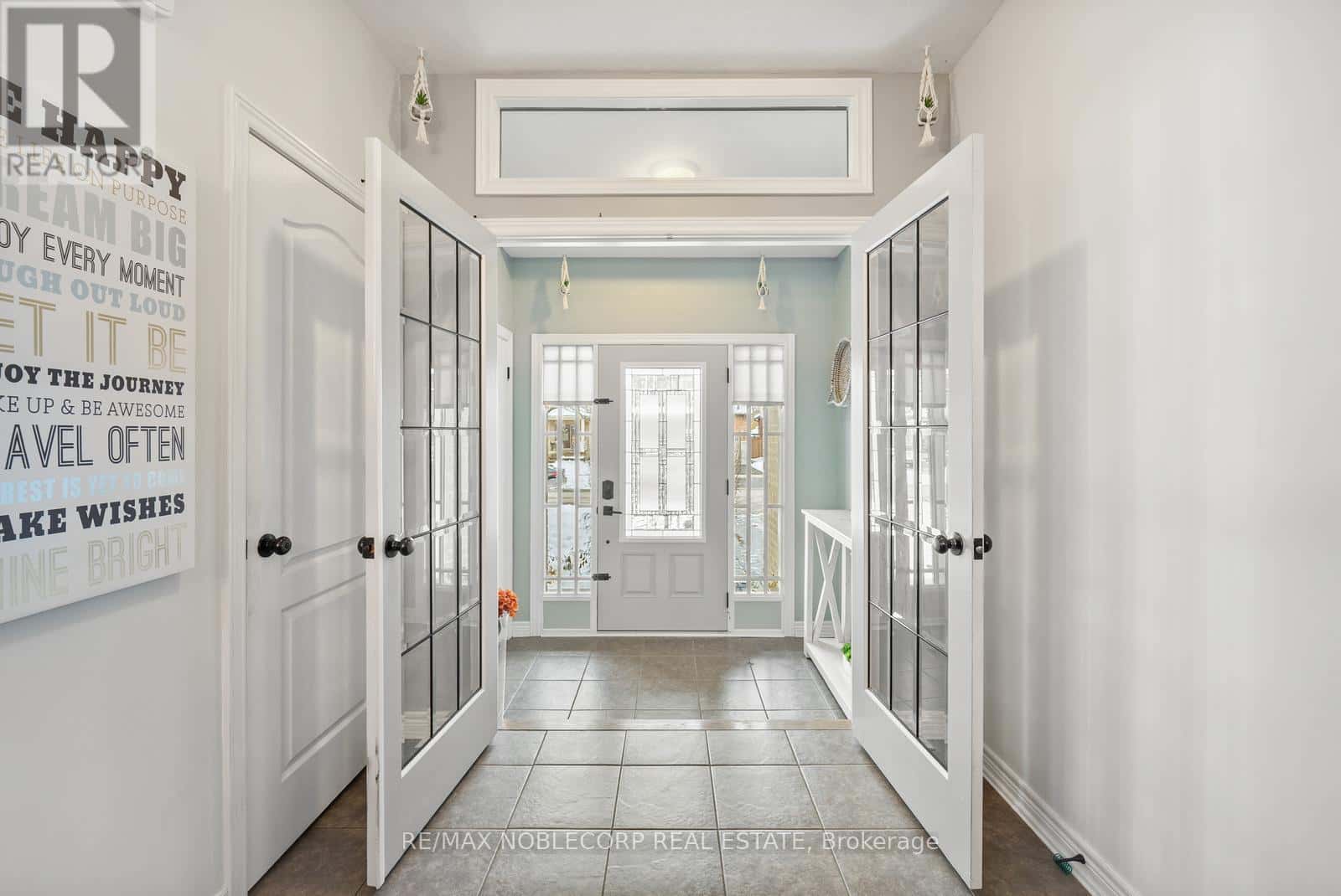 64 CARLETON TRAIL — New Tecumseth (Beeton), Ontario - Photo 3 of 47