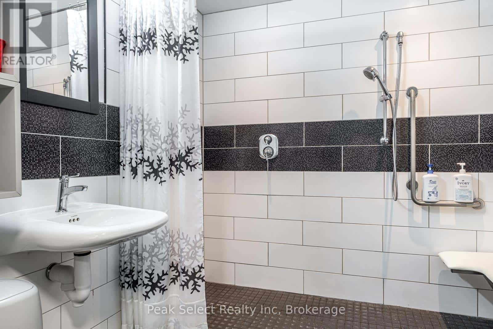 474 ROGERS AVENUE — St. Marys, Ontario - Photo 4 of 50