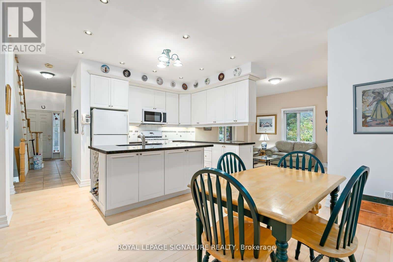 110 BOWMORE ROAD — Toronto (Woodbine Corridor), Ontario - Photo 4 of 45