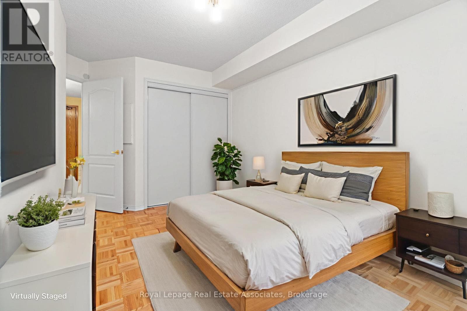 211 - 7373 MARTIN GROVE ROAD — Vaughan (Vaughan Grove), Ontario - Main photo