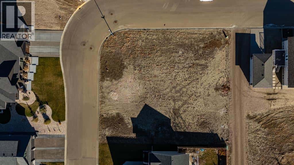 4011 Mimosa Way — Stettler, Alberta - Photo 4 of 14