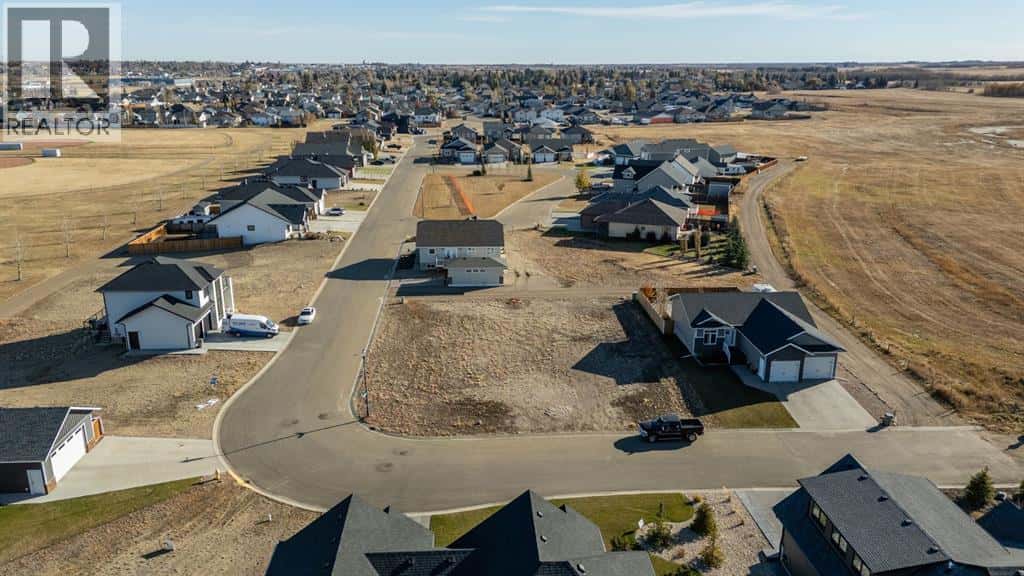 4009 Mimosa Way — Stettler, Alberta - Photo 5 of 13