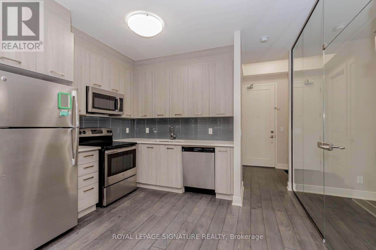 614 - 150 MAIN STREET W — Hamilton (Central), Ontario - Photo 2 of 25