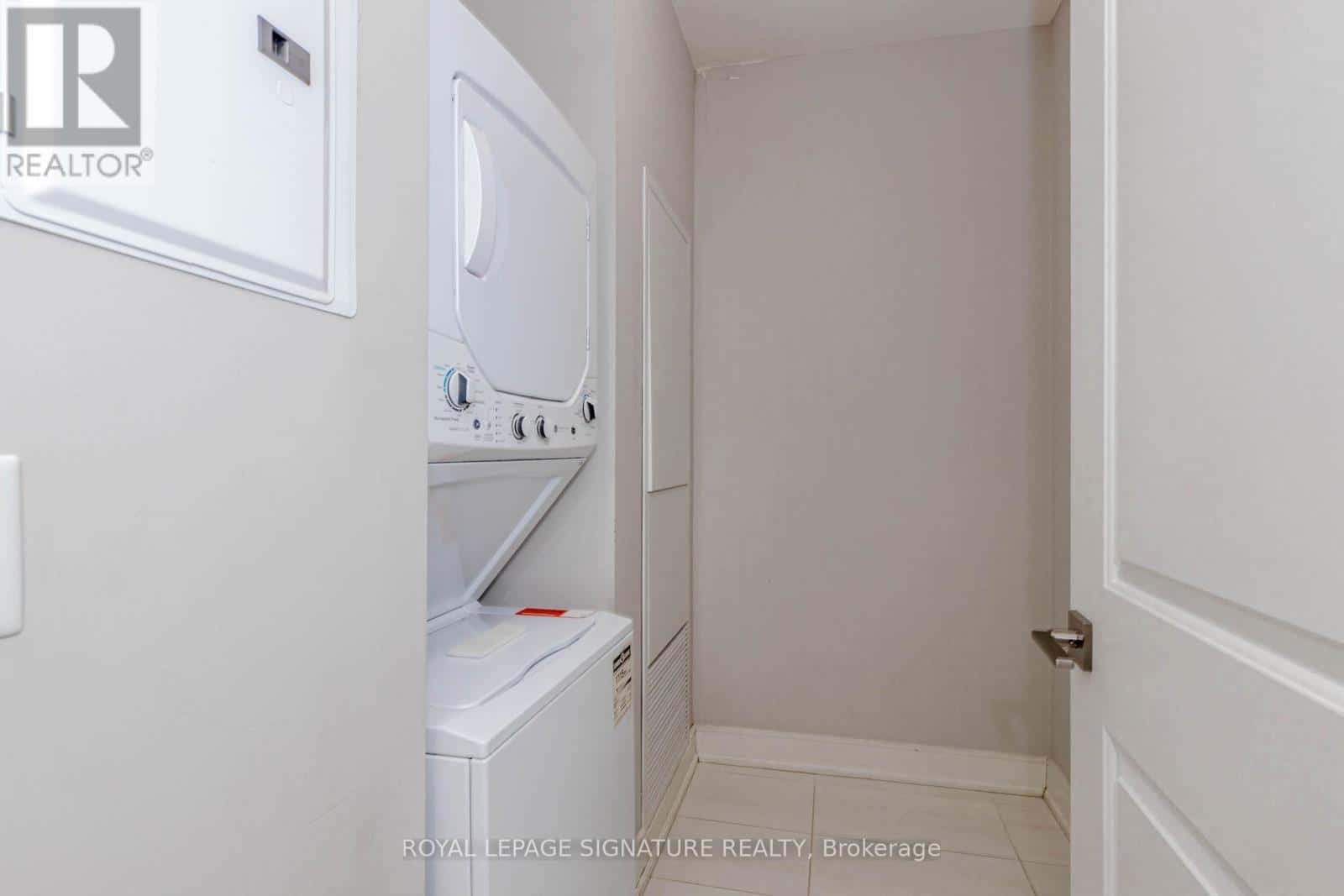 614 - 150 MAIN STREET W — Hamilton (Central), Ontario - Photo 3 of 25