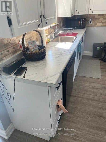 237 Victoria Street South Main