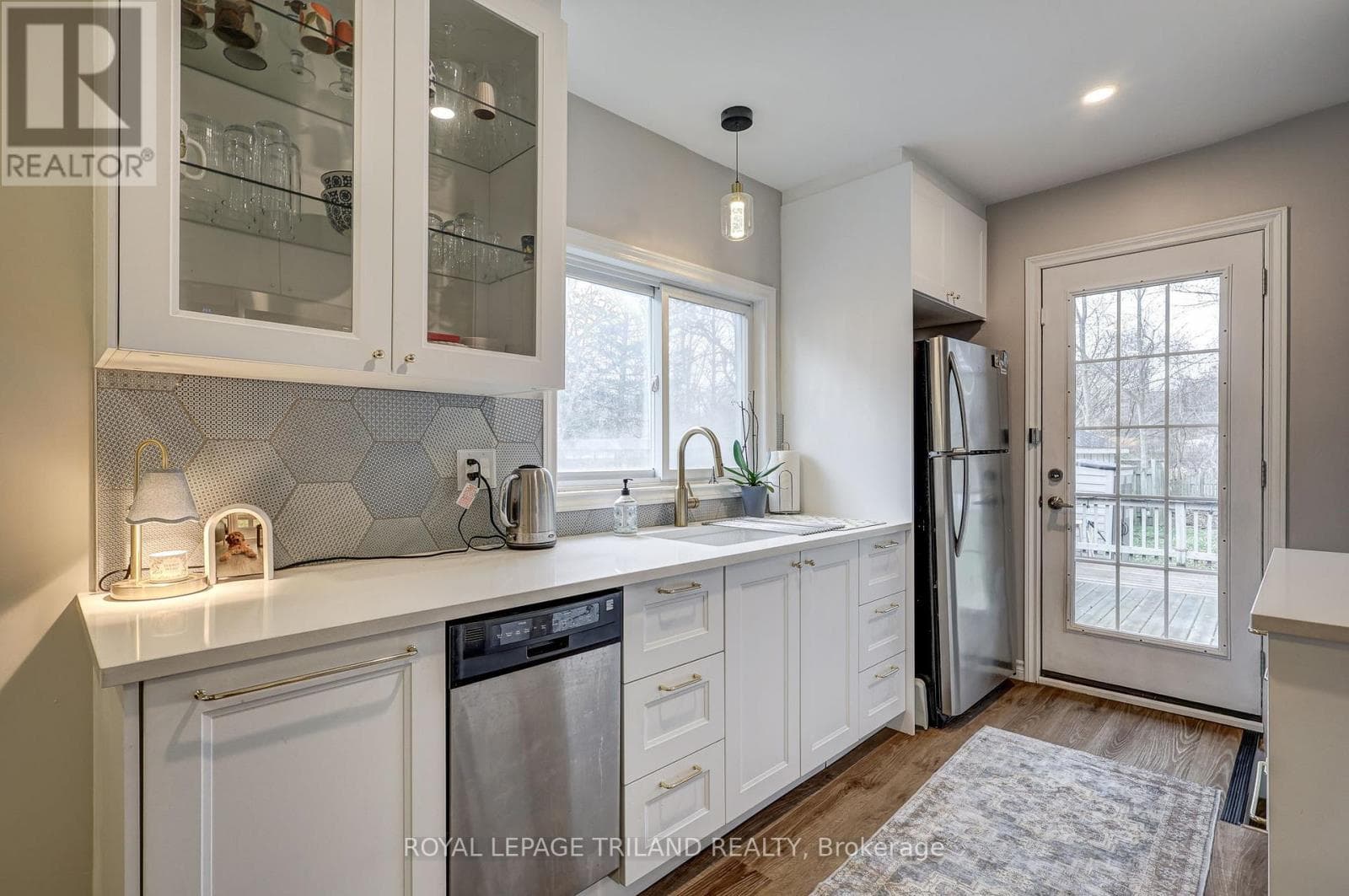 103 SPRINGBANK DRIVE — London South (South E), Ontario - Main photo