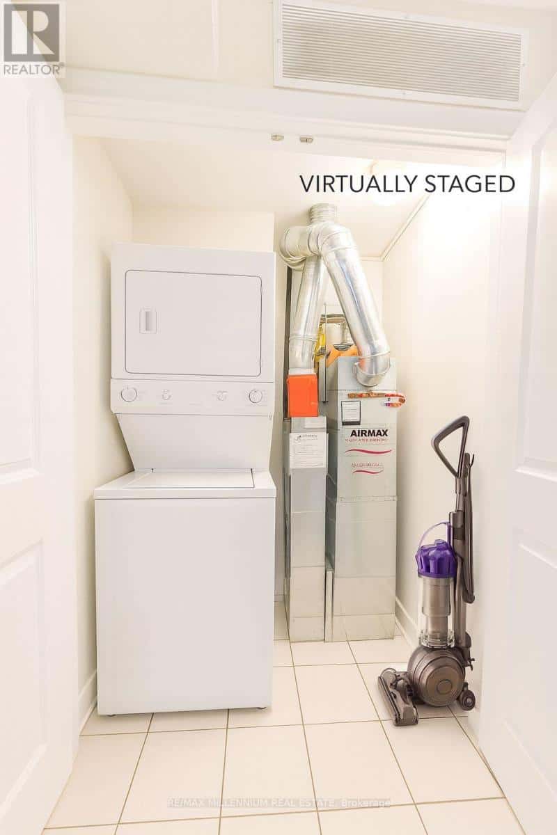 267 - 60 PARROTTA DRIVE — Toronto (Humberlea-Pelmo Park), Ontario - Photo 5 of 15